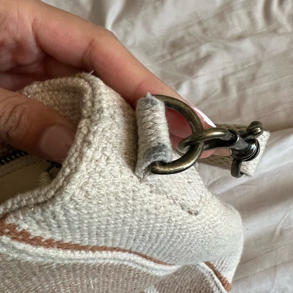 Universal Threads Neutral Tote - Picture 3 of 3